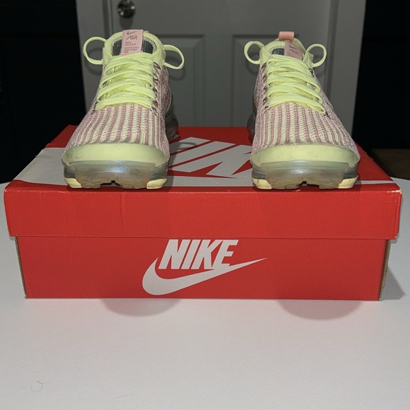 Nike Air VaporMax FlyKnit 3 “Barely Volt” Women’s Size 7.5 - Picture 4 of 11